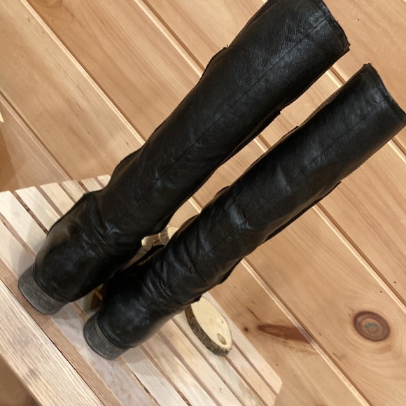 Black leather pull on boots - Picture 3 of 3